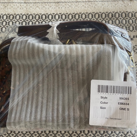 MADEWELL The Flap Convertible Crossbody Bag - Picture 14 of 14